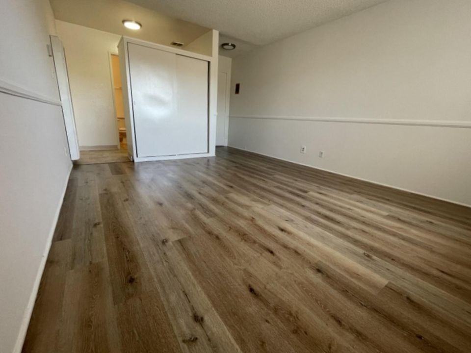 Marquis Apartments - Photo 4 of 40