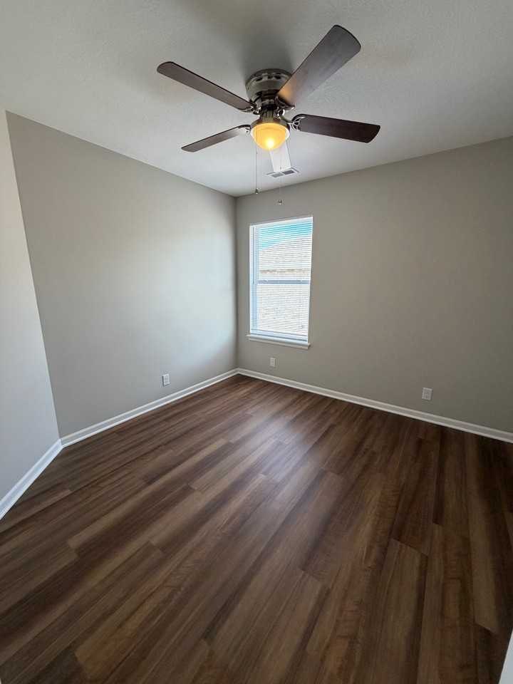 1506 Coventry Dr #B - Photo 6 of 10