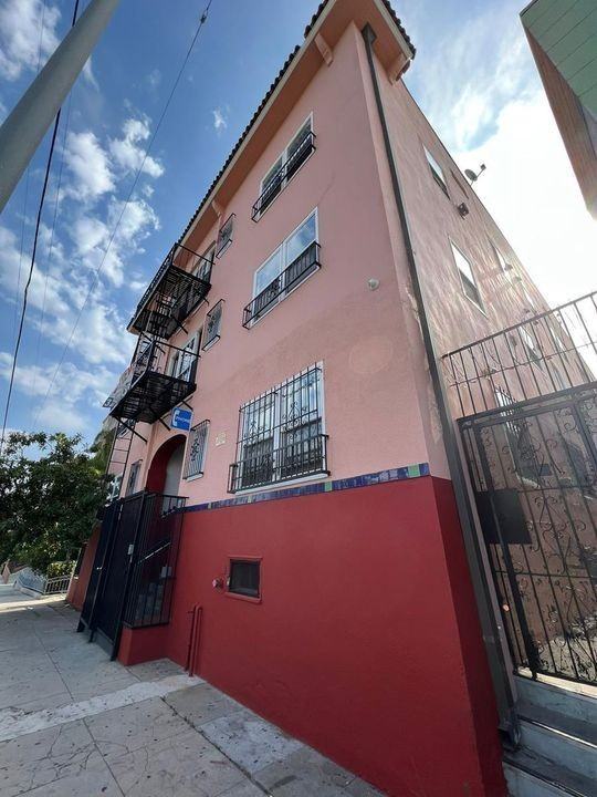 984 S. Oxford Avenue, - Photo 4 of 4