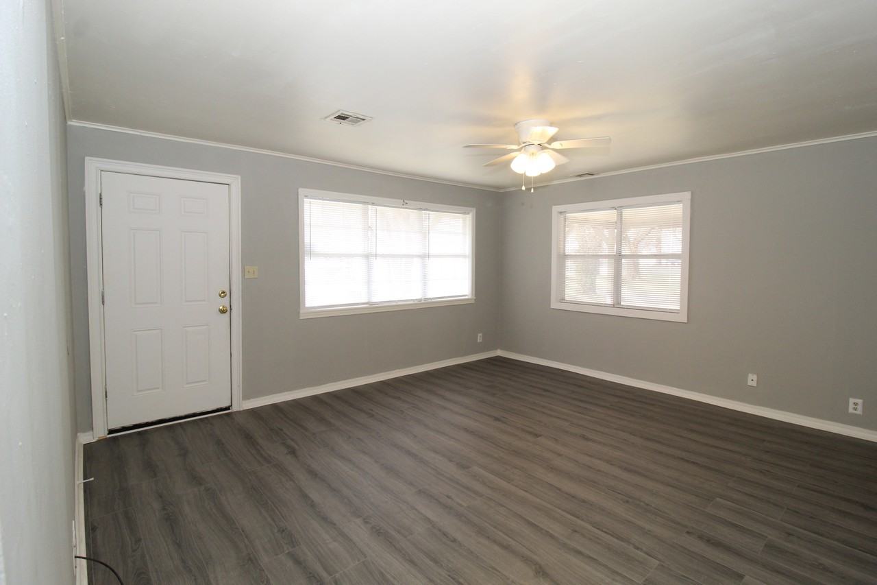 2418 W Wedington Dr #1 - Photo 6 of 23