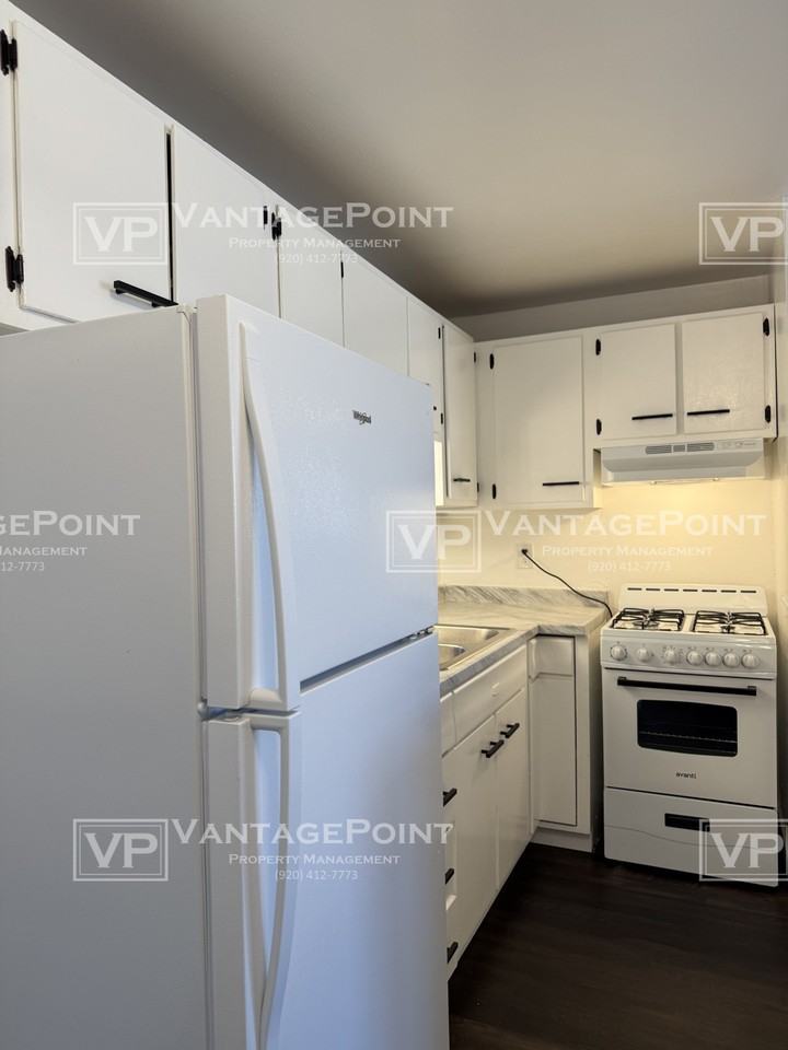 1558 Cass St #D - Photo 6 of 12