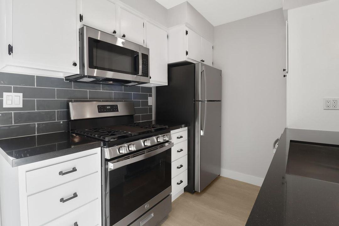 2823 Corning Avenue - Photo 3 of 50