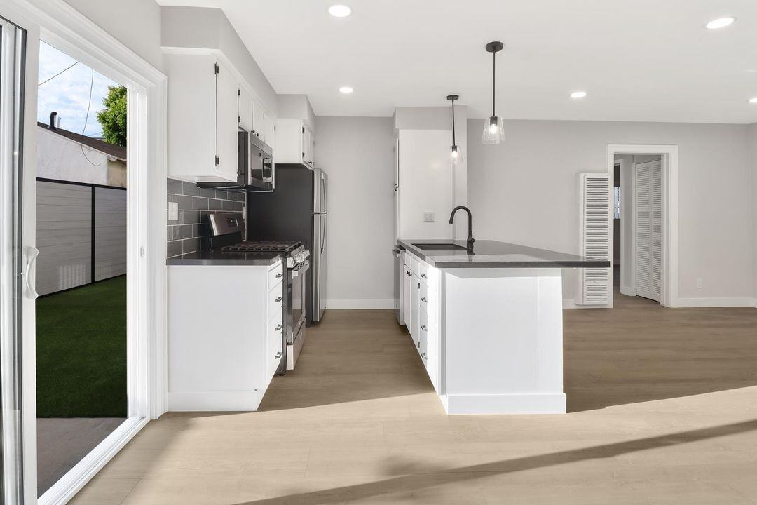 2823 Corning Avenue - Photo 5 of 50