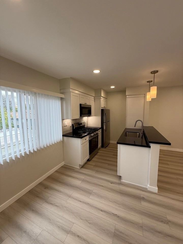 2823 Corning Avenue - Photo 6 of 50