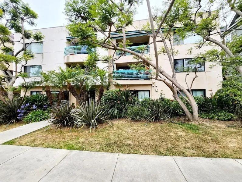 1144 12th Street - Photo 2 of 50