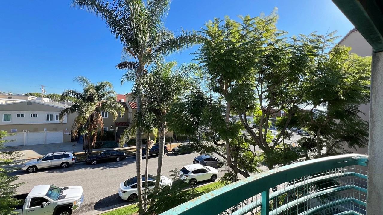 1144 12th Street - Photo 3 of 50