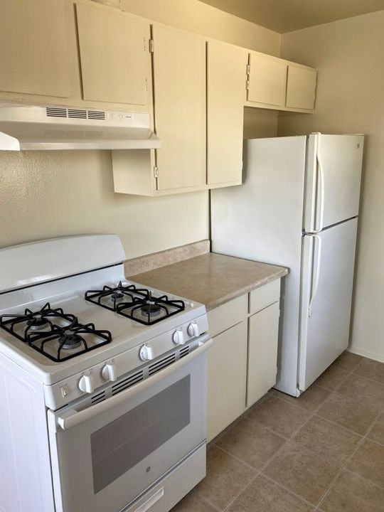 3671 Veteran Avenue, - Photo 5 of 46