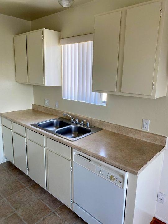 3671 Veteran Avenue, - Photo 6 of 46