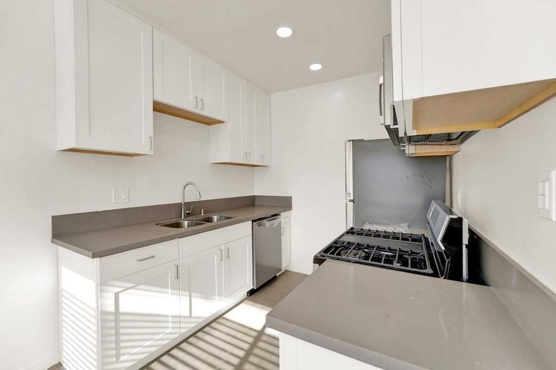 11660 Chenault Street, - Photo 6 of 50