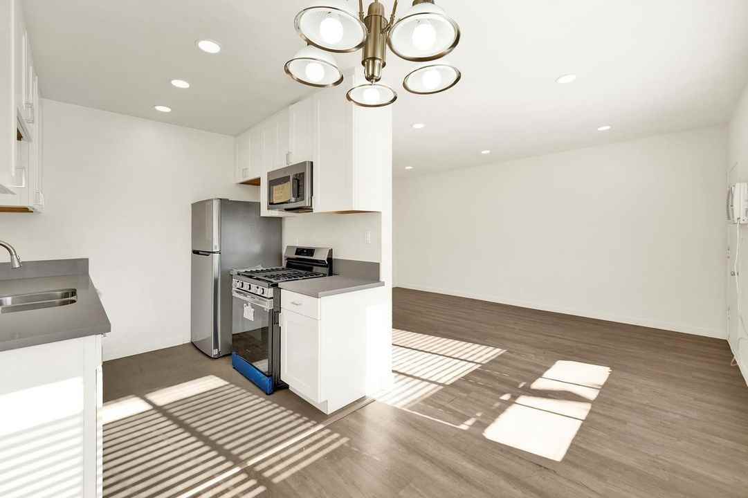 11660 Chenault Street, - Photo 7 of 50