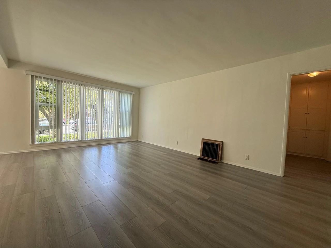 1113 - 27 26th Street, - Photo 5 of 47