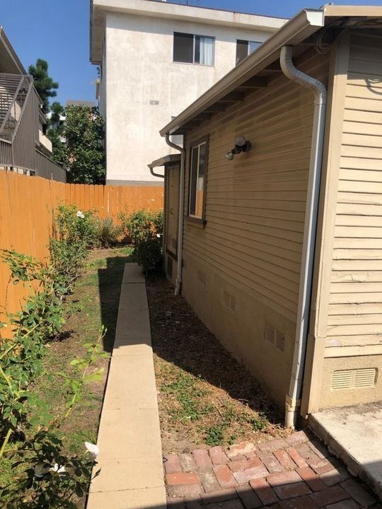 1015 Granville Avenue, - Photo 3 of 5