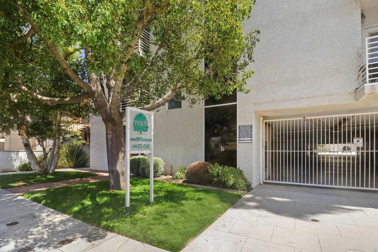 4262 Lindblade Drive, - Photo 2 of 50