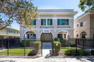 featured image of 1220 W 27th St