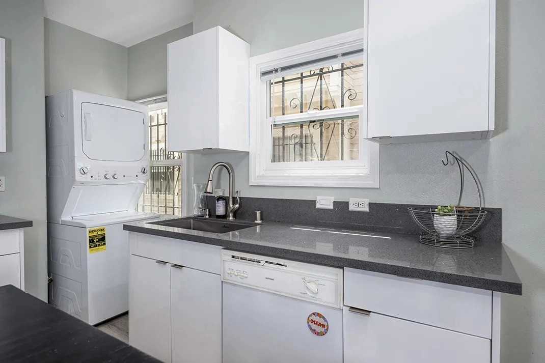 1220 W 27th St - Photo 5 of 50