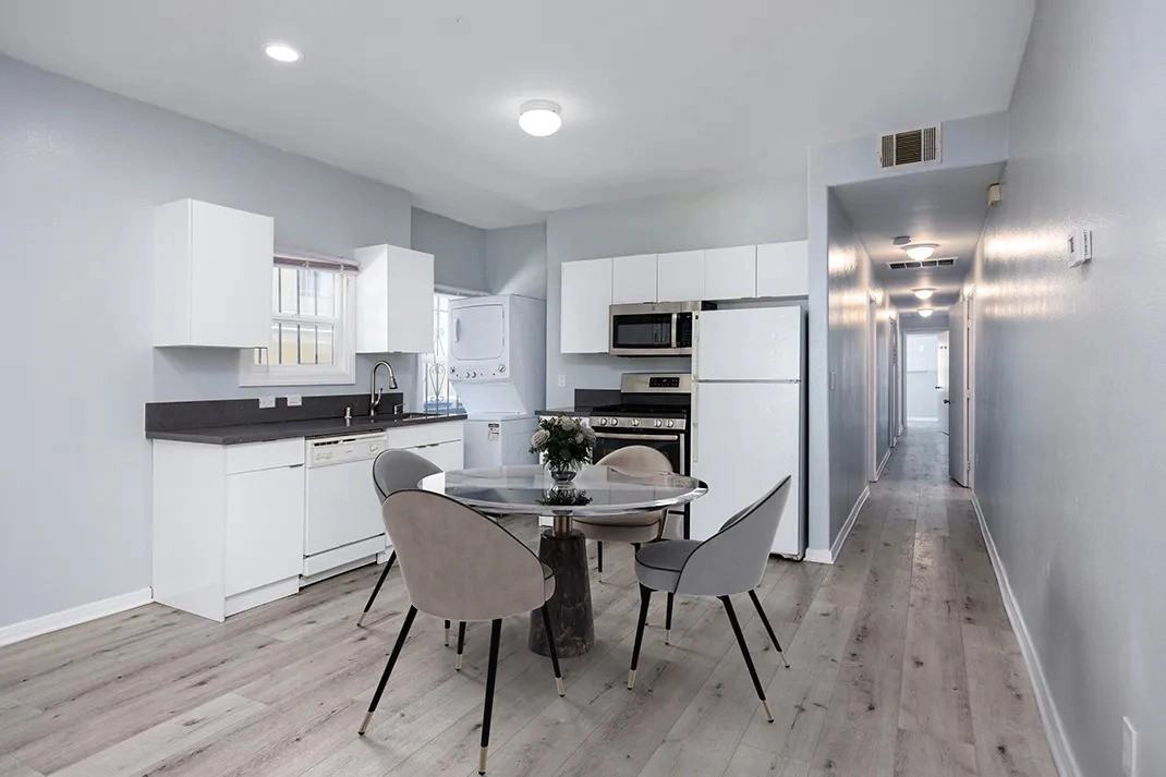 1220 W 27th St - Photo 4 of 50