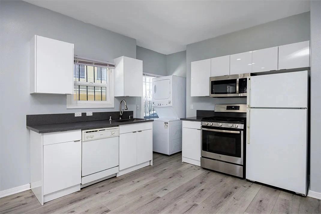 1220 W 27th St - Photo 5 of 50
