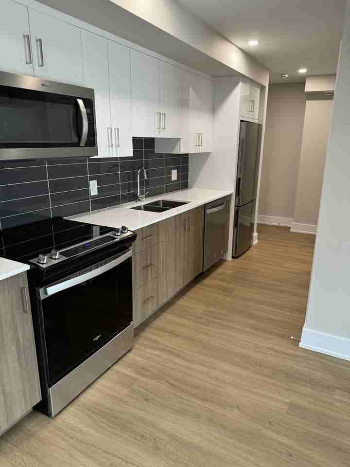 366 Winona Ave - Photo 3 of 10