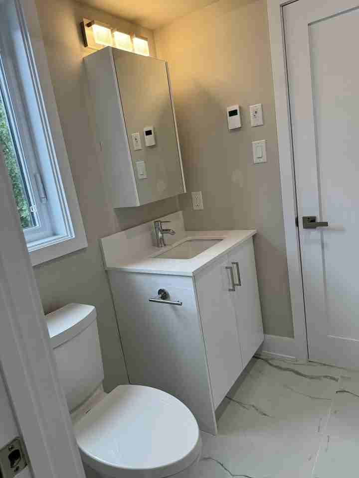 366 Winona Ave - Photo 7 of 10