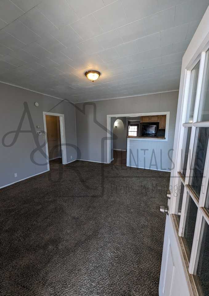 608 W Forest St #1 - Photo 3 of 13