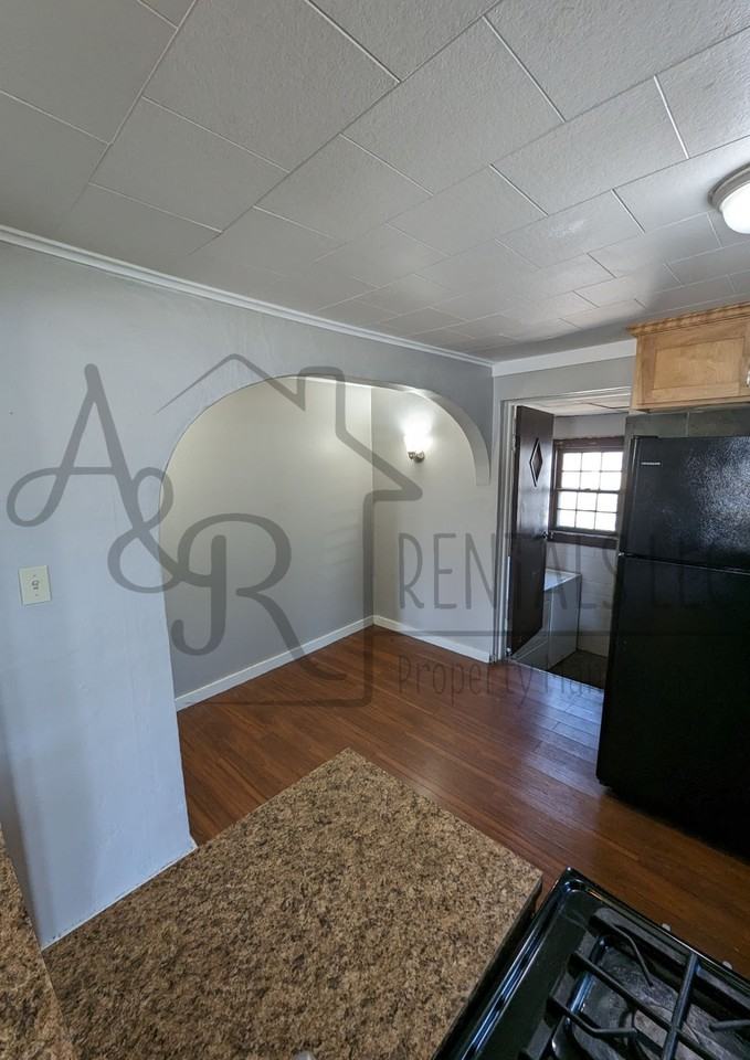 608 W Forest St #1 - Photo 5 of 13