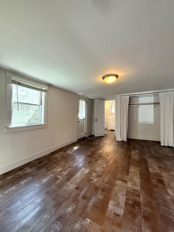 315 1st St #A - Photo 3 of 21