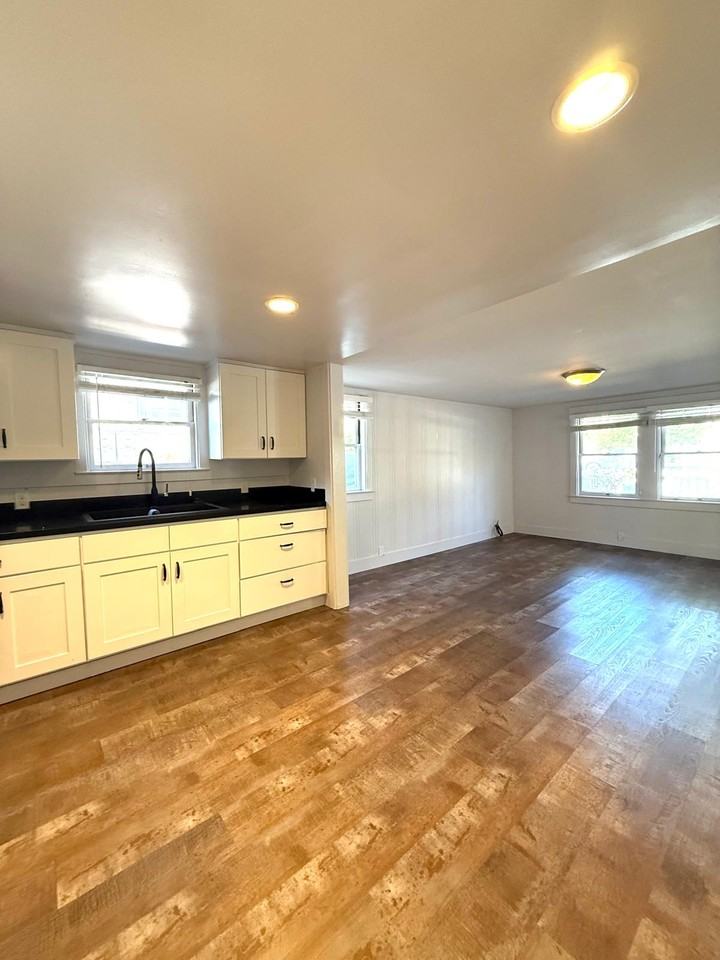 315 1st St #A - Photo 7 of 21