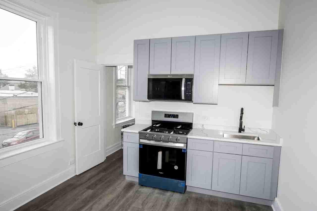 13030 Western Ave #11 - Photo 6 of 8