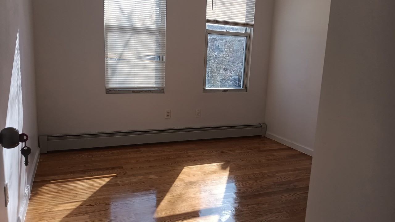 85 Avenue S #2f - Photo 3 of 9