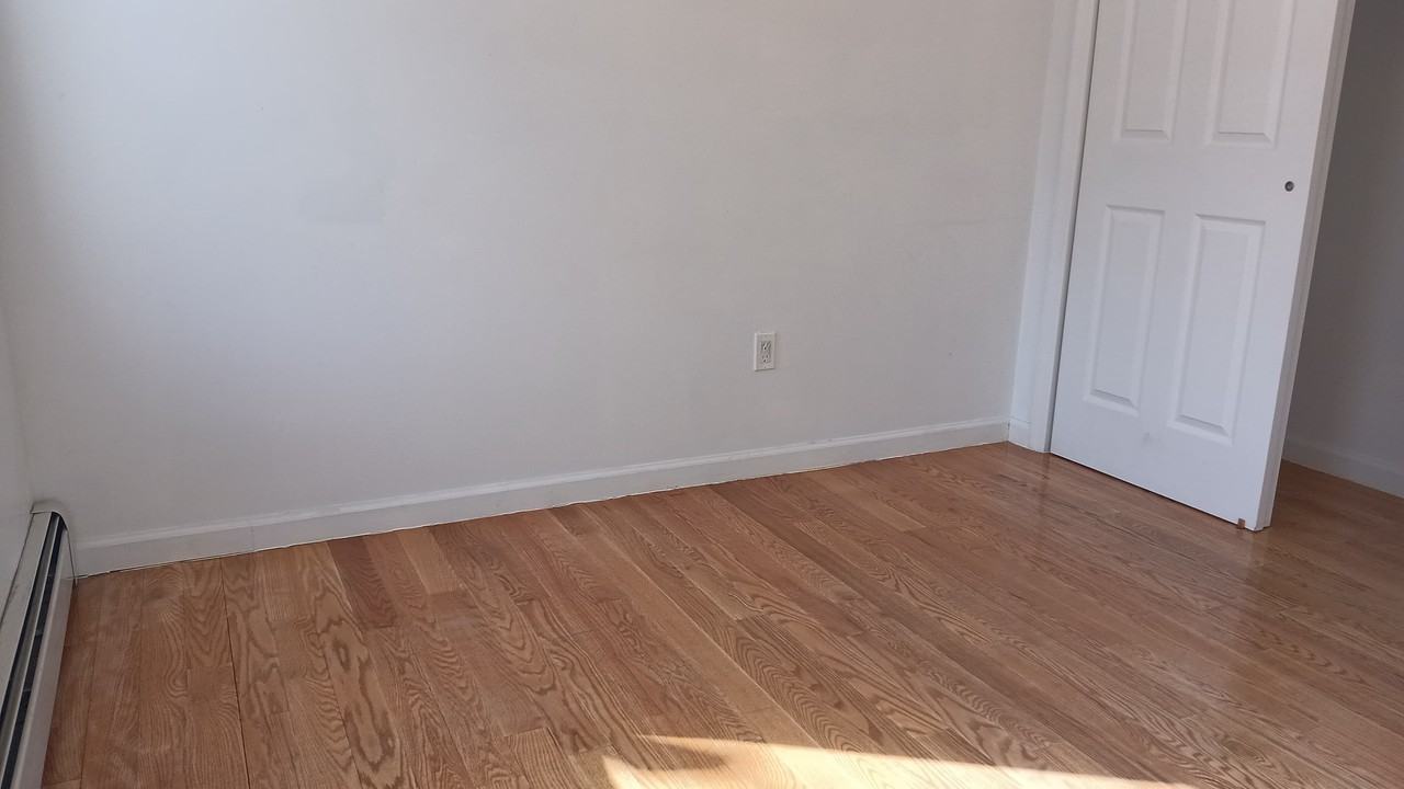 85 Avenue S #2f - Photo 4 of 9