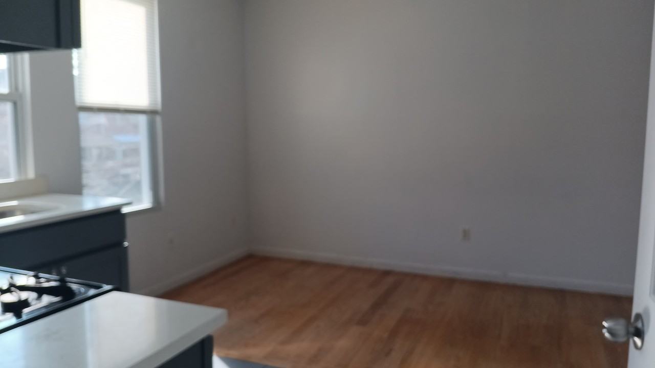 85 Avenue S #2f - Photo 5 of 9