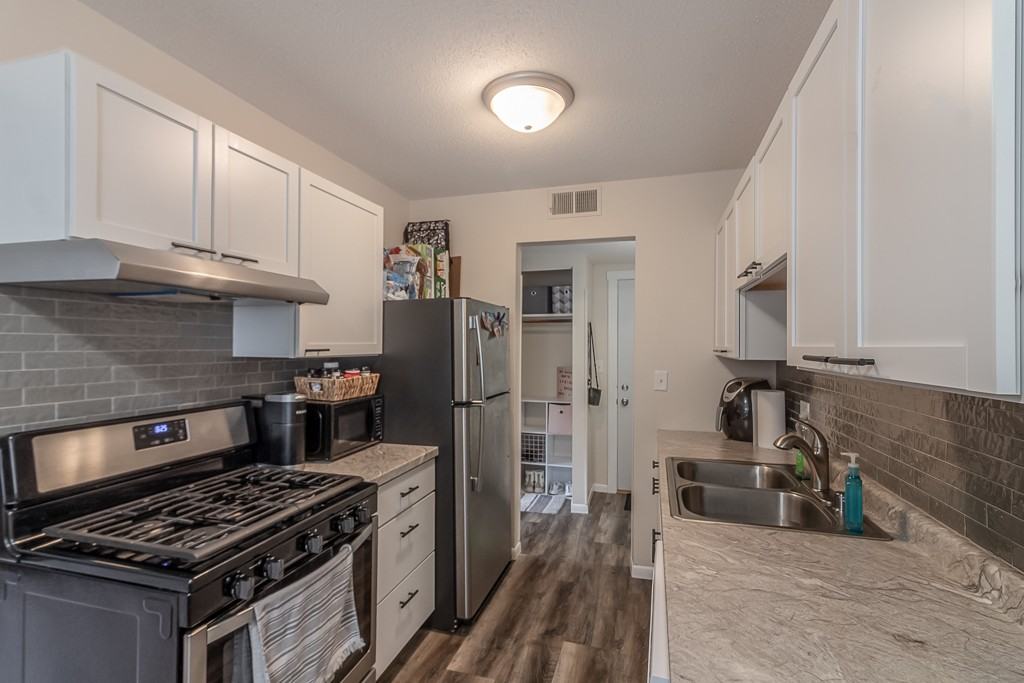 2211 Marwood Dr #4 - Photo 2 of 10