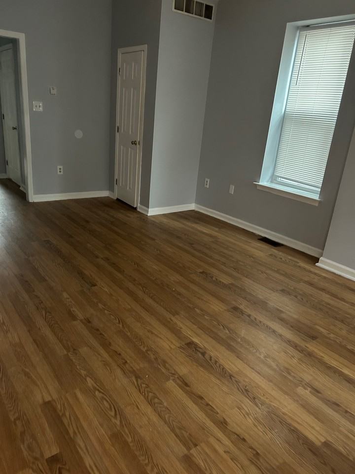 1122 W 6th St #1 - Photo 2 of 7