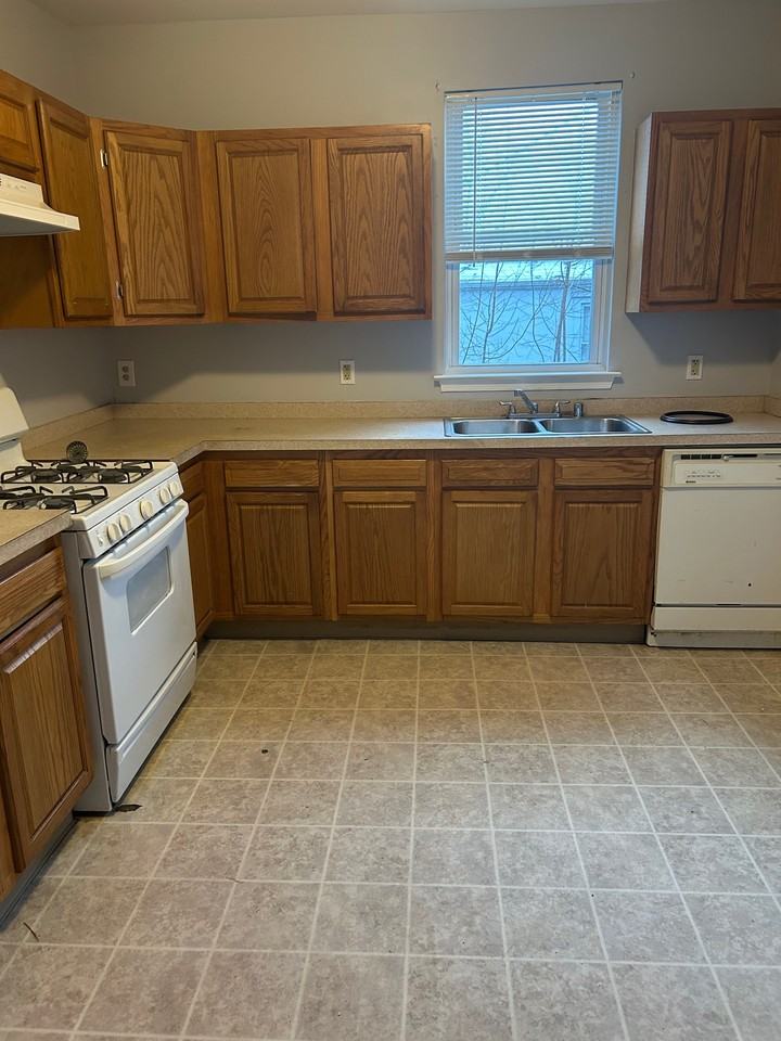 1122 W 6th St #1 - Photo 3 of 7