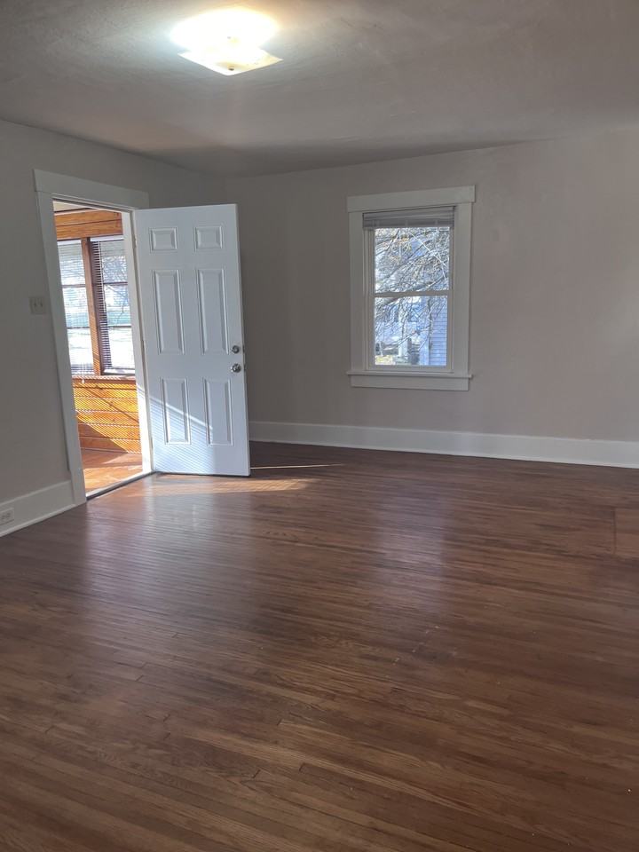 936 E Moore St #5 - Photo 2 of 16