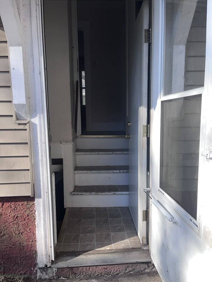 936 E Moore St #5 - Photo 3 of 16