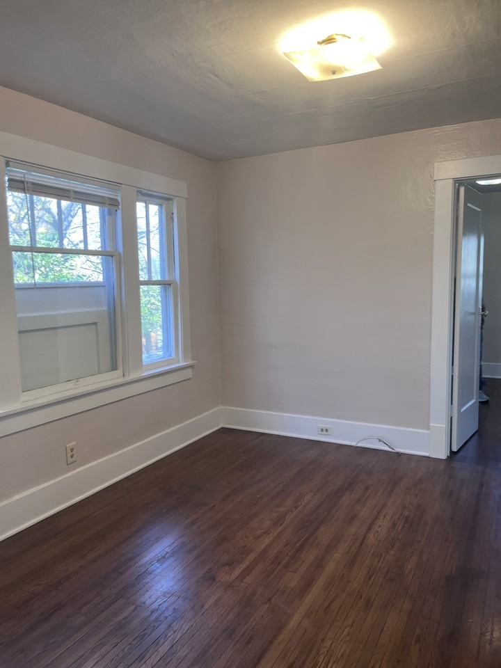 936 E Moore St #5 - Photo 4 of 16