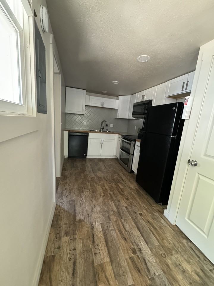 1285 E 4th N #1 - Photo 4 of 16