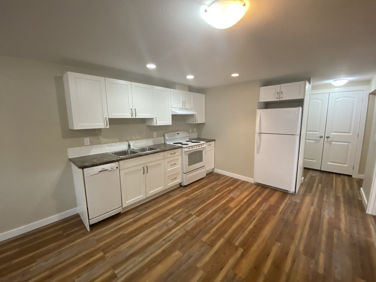 1620 88 Ave #1-1620A - Photo 2 of 9