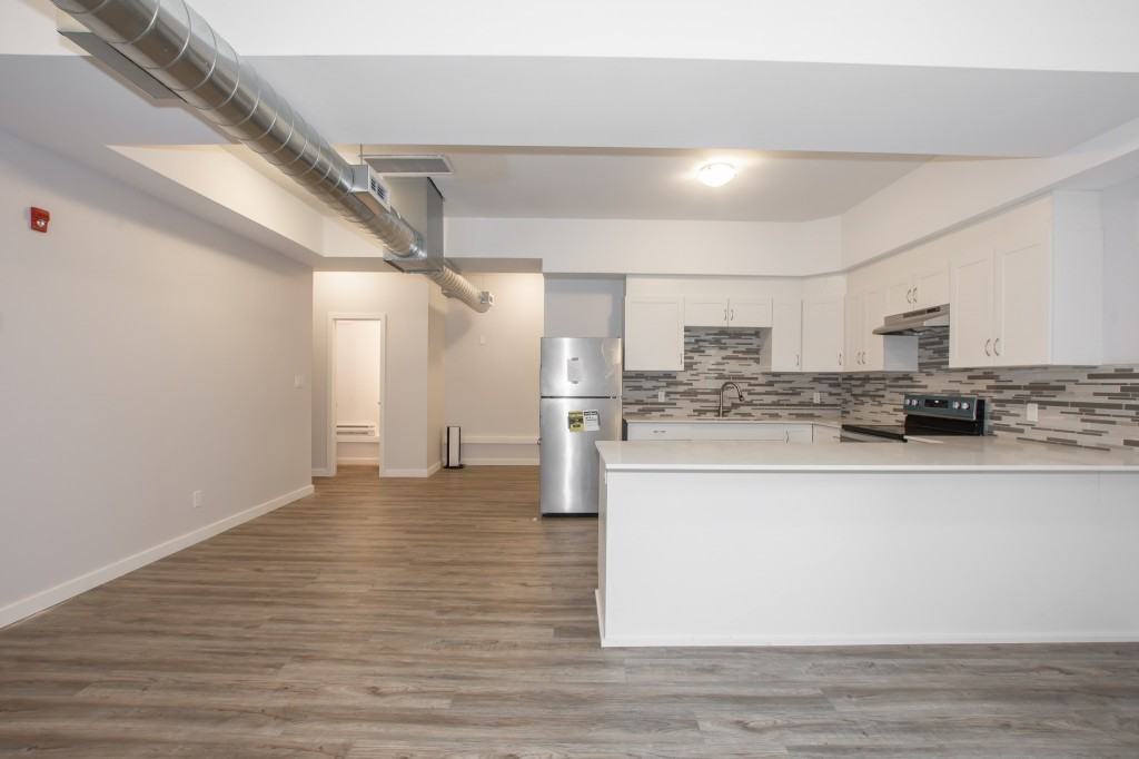 140 Caroline St S - Photo 2 of 13