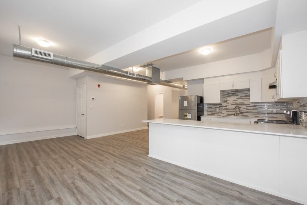 140 Caroline St S - Photo 3 of 13