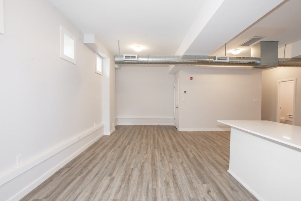 140 Caroline St S - Photo 4 of 13