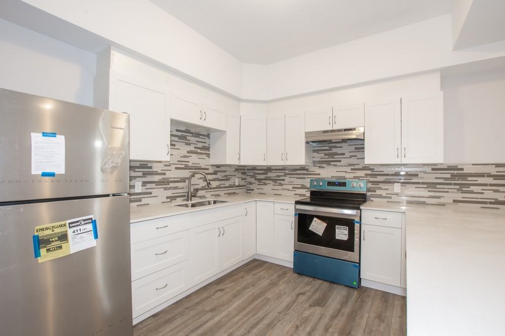 140 Caroline St S - Photo 5 of 13