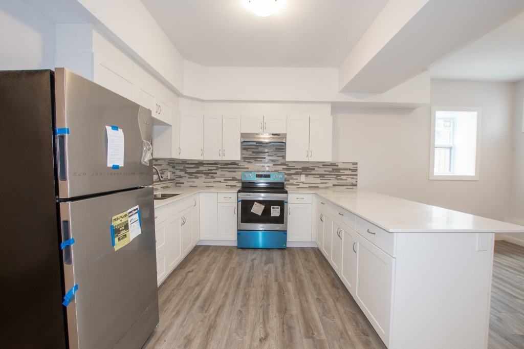 140 Caroline St S - Photo 6 of 13