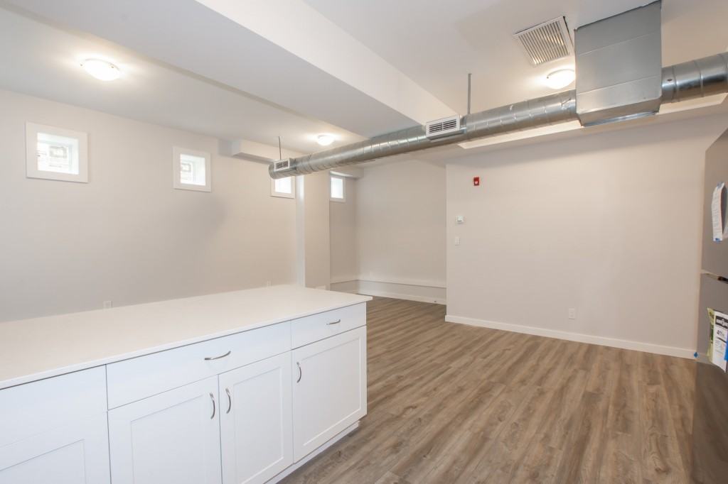 140 Caroline St S - Photo 7 of 13