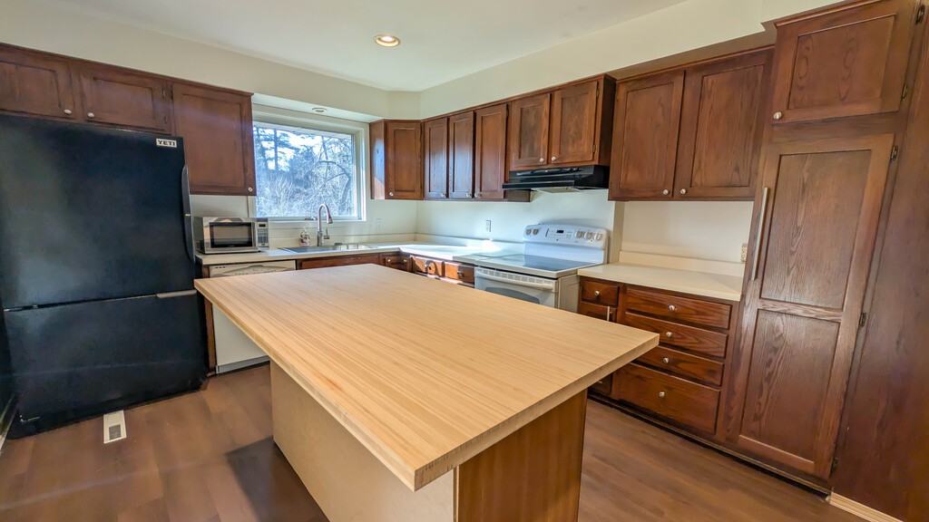 262 Alscot Cres - Photo 3 of 20