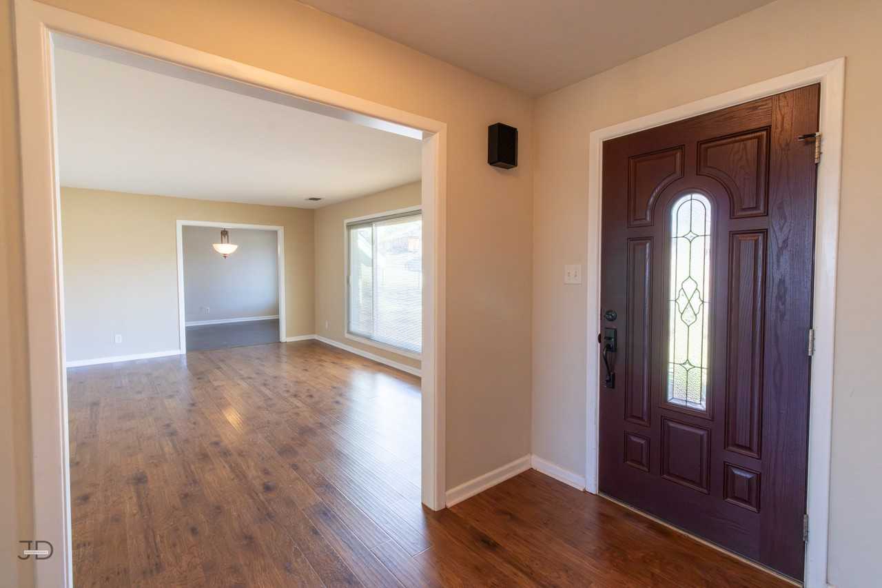 4306 Briar Cliff Dr #1 - Photo 3 of 30