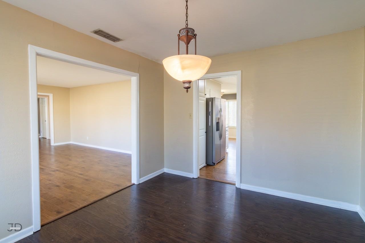 4306 Briar Cliff Dr #1 - Photo 5 of 30