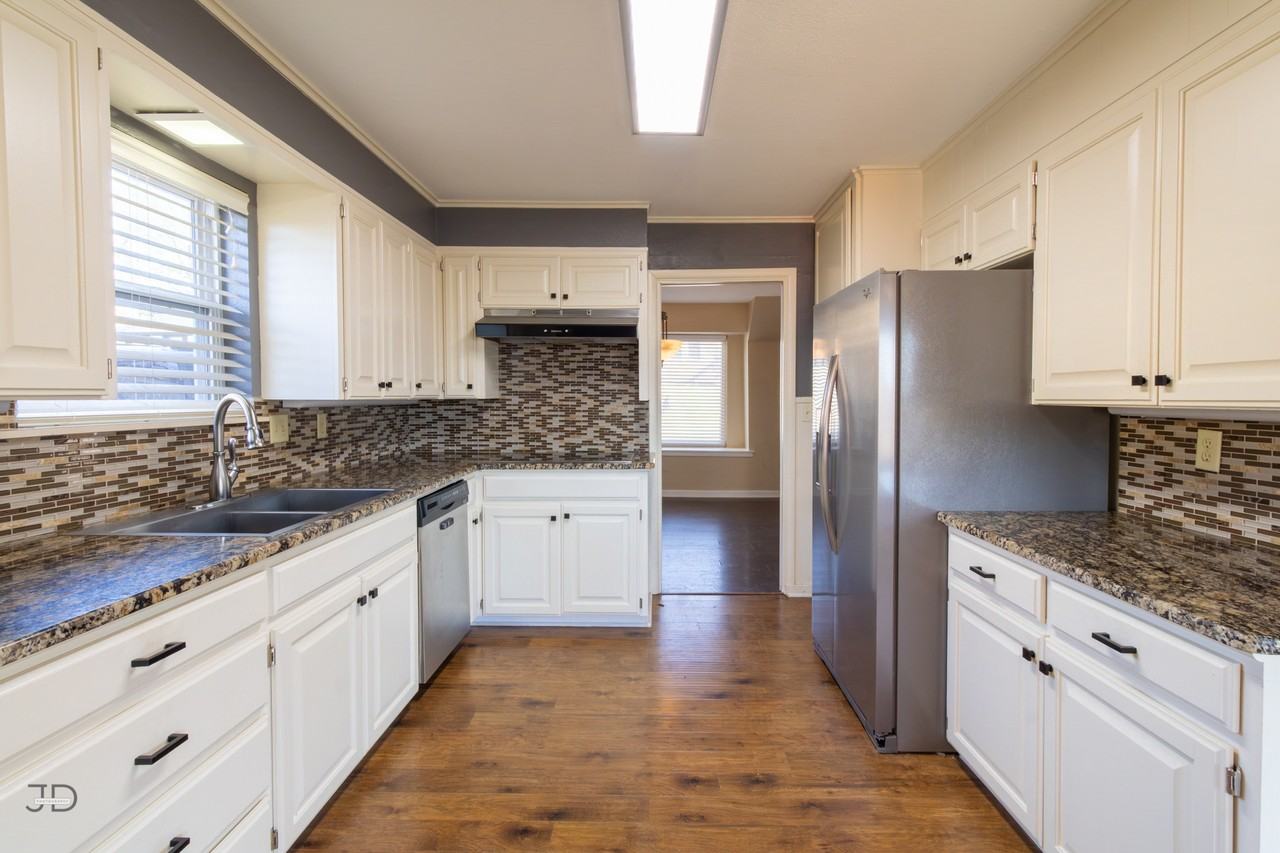 4306 Briar Cliff Dr #1 - Photo 7 of 30