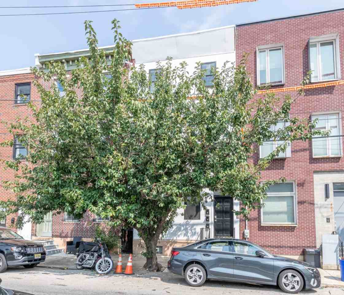 951 N 6th St #1 - Photo 2 of 15